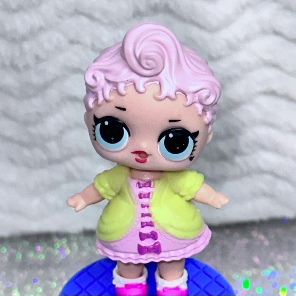 L.O.L. SURPRISE Royal High-Ney Fashion Doll Big & Lil Sis Bottle Outfit Shoes